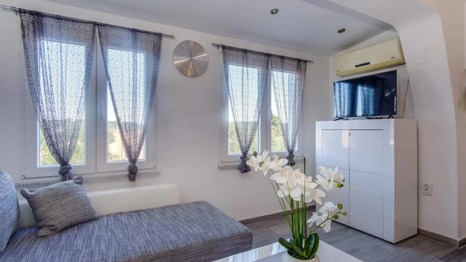 Apartment Pinija マリ・ロシニュ クロアチア